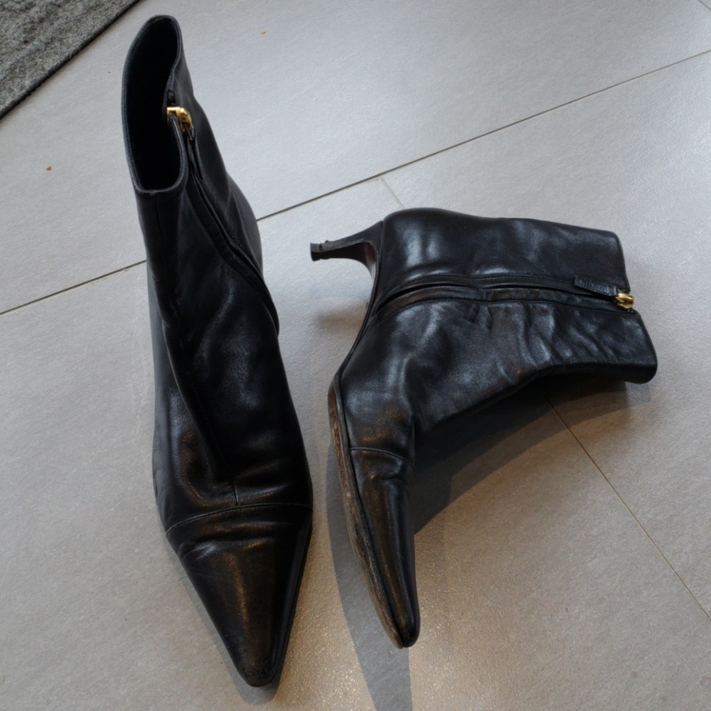Women's black leather Escada bootie size 36
